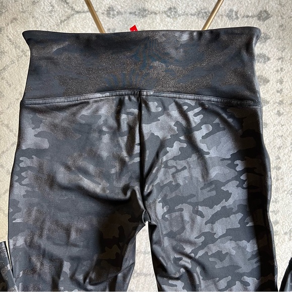 Spanx Faux Leather Camo Leggings Size Medium - Picture 9 of 13